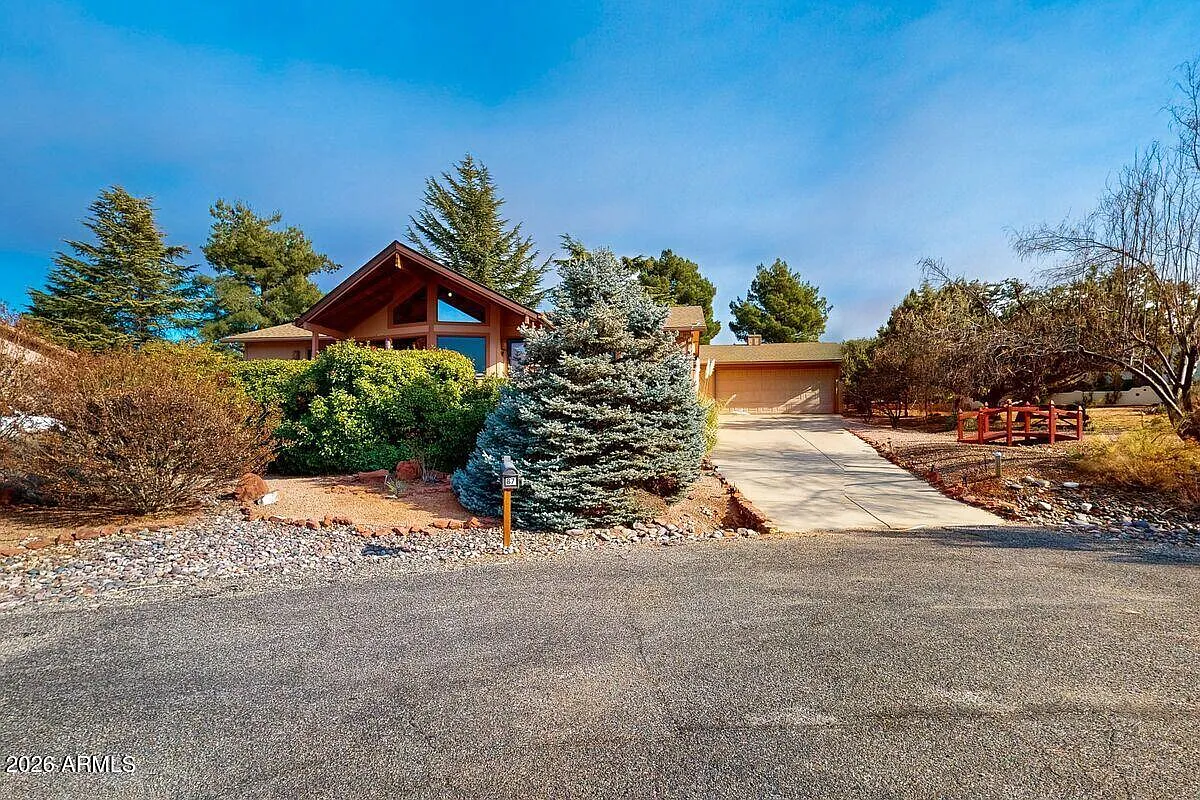 3 bed, 2.0 bath, 2013 sqft, $4,100 — Photo 1