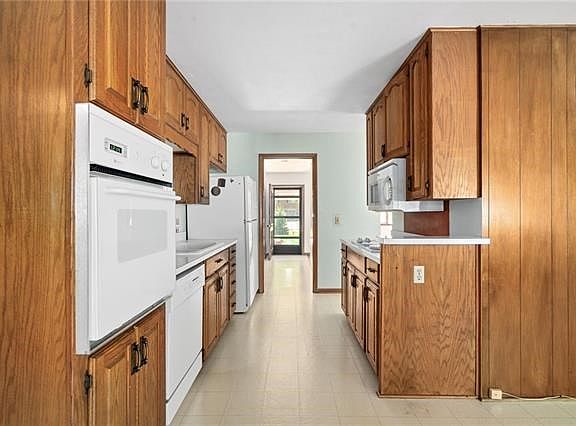 5th image of 3520 W 47th Pl