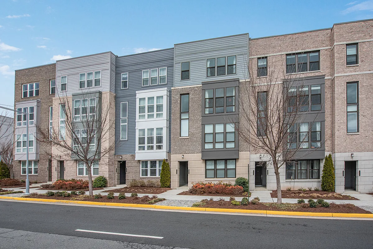 Building Photo - 13356 Arrowbrook Centre Dr #1