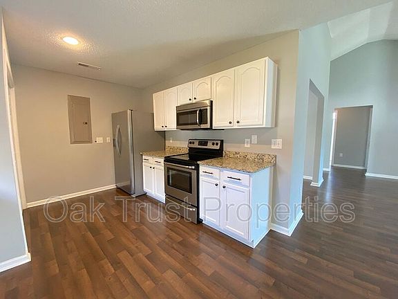 5th image of 5136 Thornton Dr