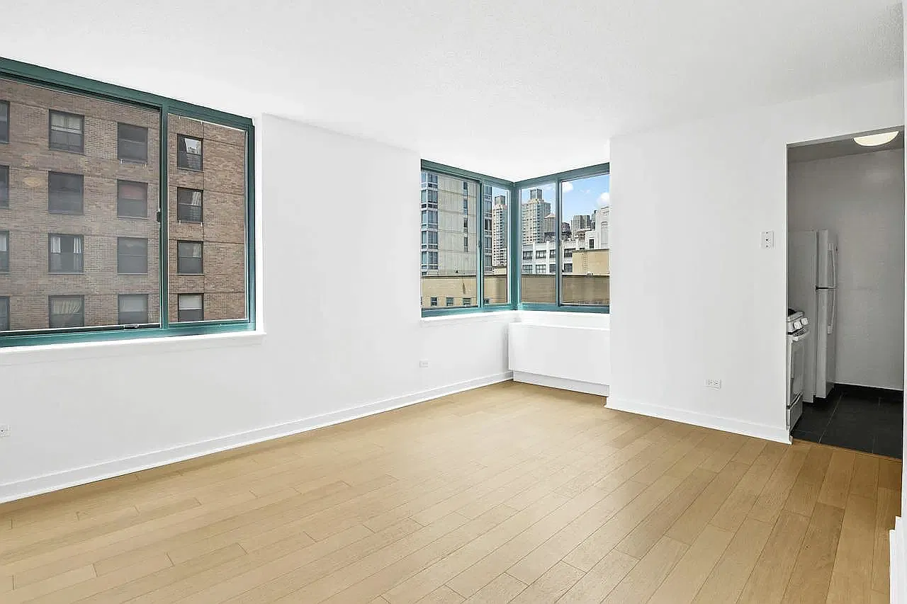 200 West 60th Street — Photo 2