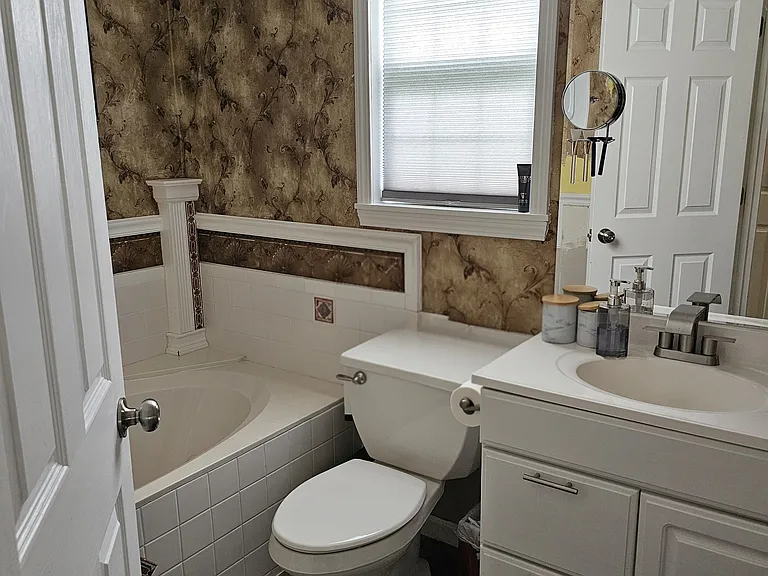 1092 Barbados Dr — Photo 10