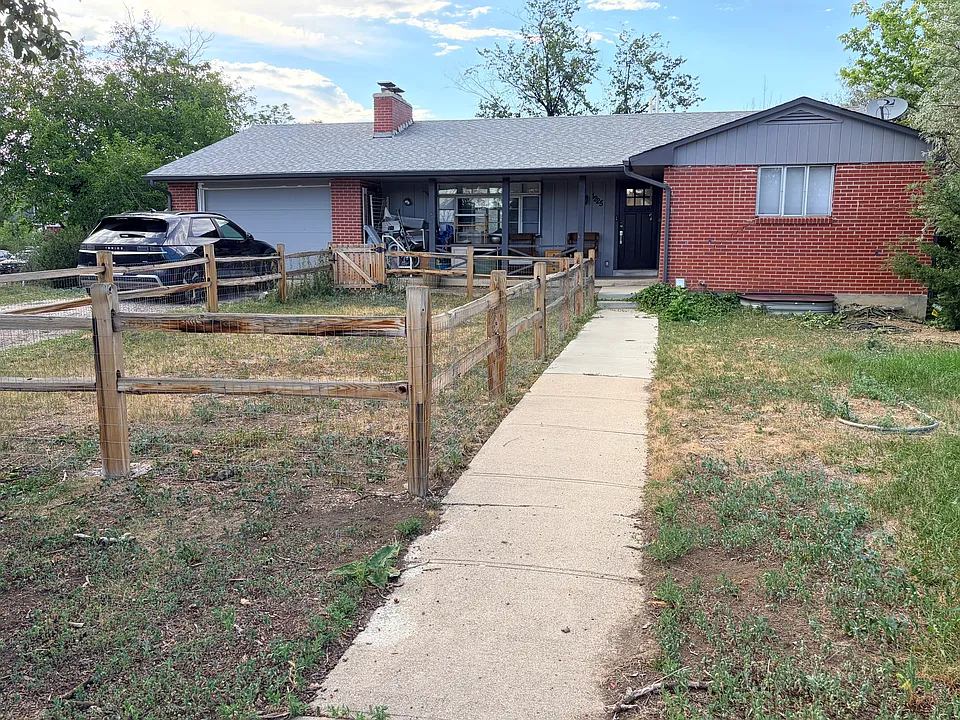 1225 E Ridge Ave