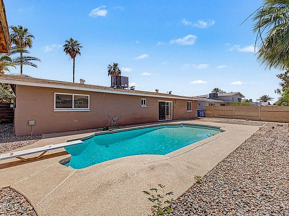 2nd image of 4742 W PARADISE Drive