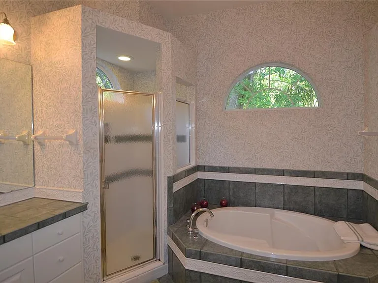 79 NW 48th Blvd — Photo 15