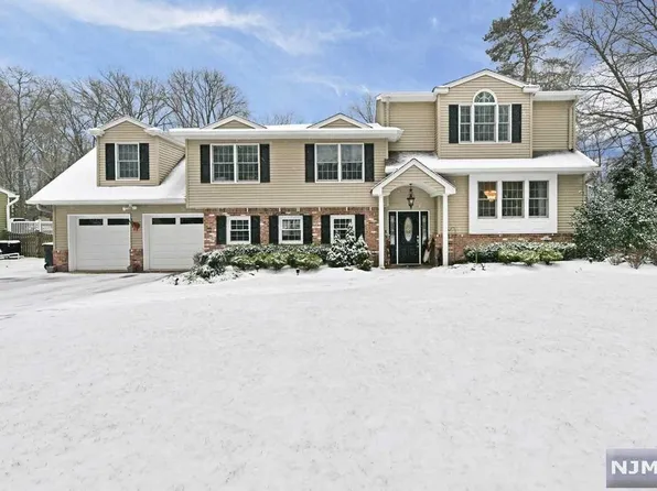 79 Arcadia Way, Hillsdale, NJ 07642