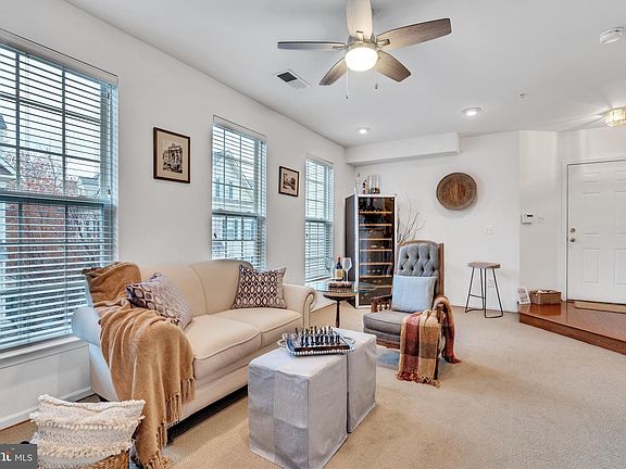 3rd image of 5054 Donovan Dr #421