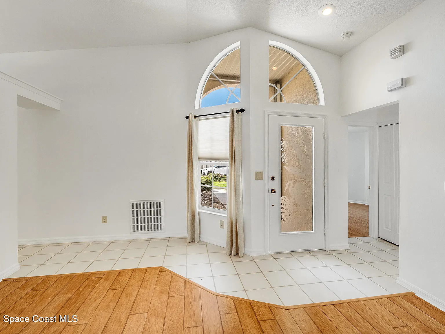 3 bed, 2.0 bath, 1565 sqft, $3,000 — Photo 4