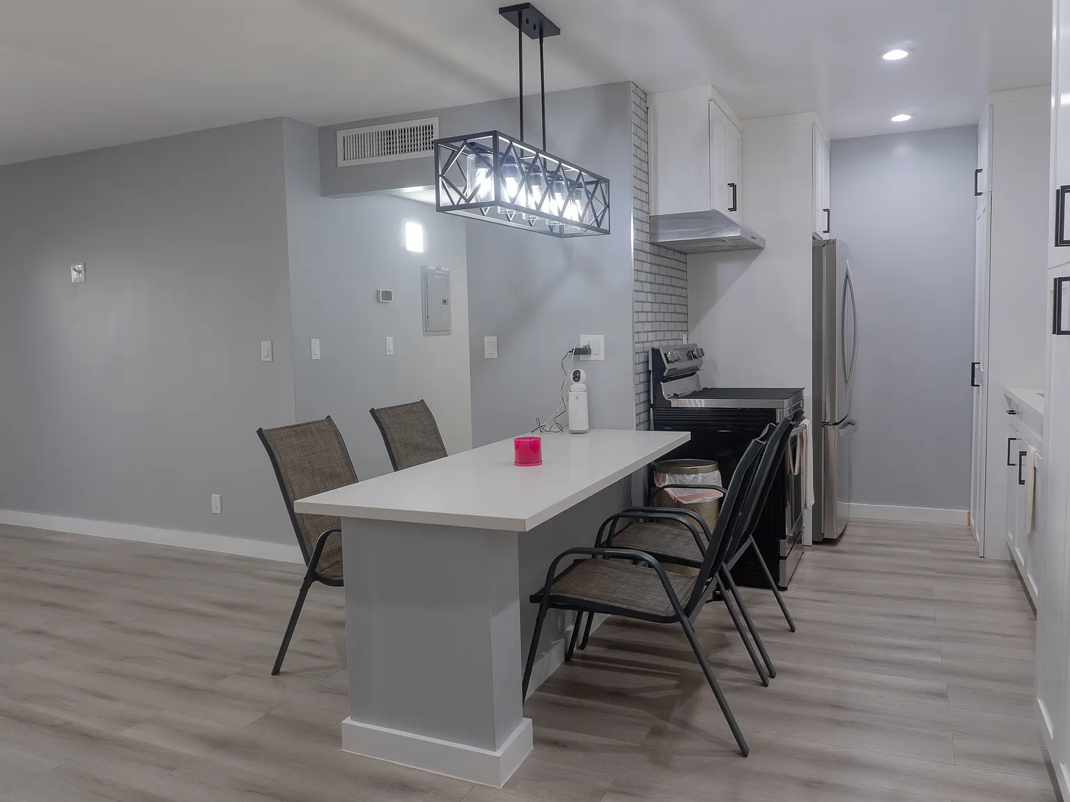 1 bed, 693 sqft, $2,720 — Photo 2