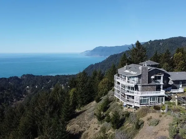 568 & 578 Hillside Dr, Whitethorn, CA 95589