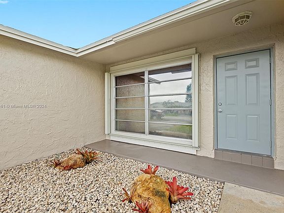 4th image of 620 NW 98th Ave