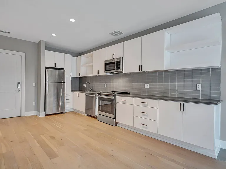 601 E 39th Street — Photo 51