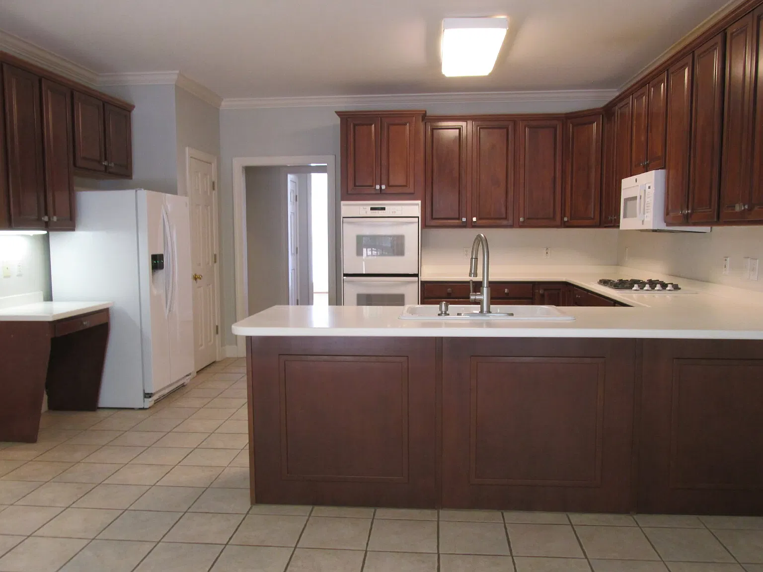 4 bed, 3.5 bath, 4328 sqft, $4,100 — Photo 3