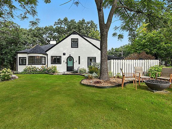 2nd image of 630 Riverside Dr SE