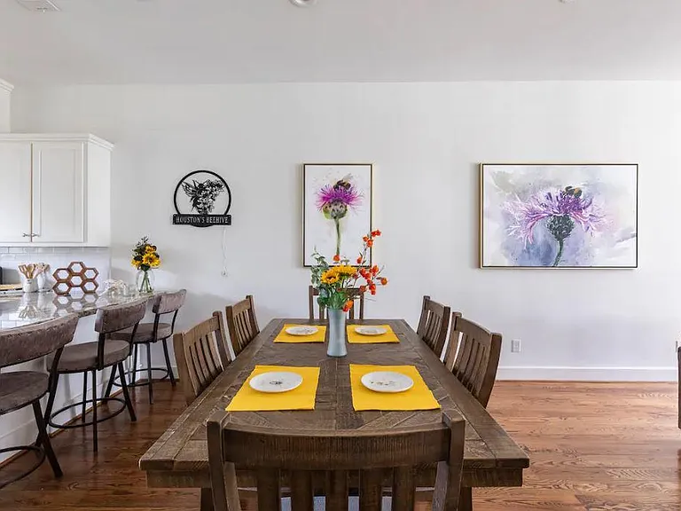 2529 Calumet St — Photo 12