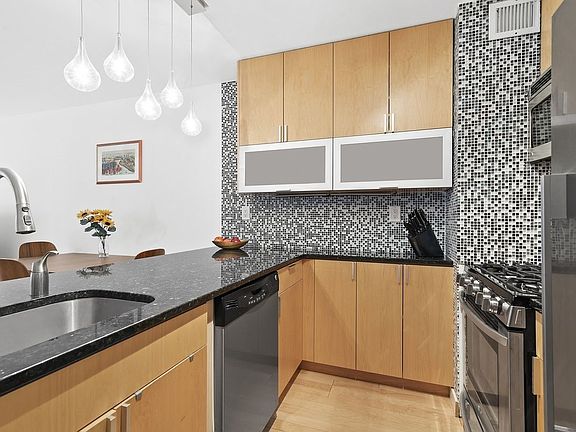 3rd image of 275 Greenwich St APT 3E
