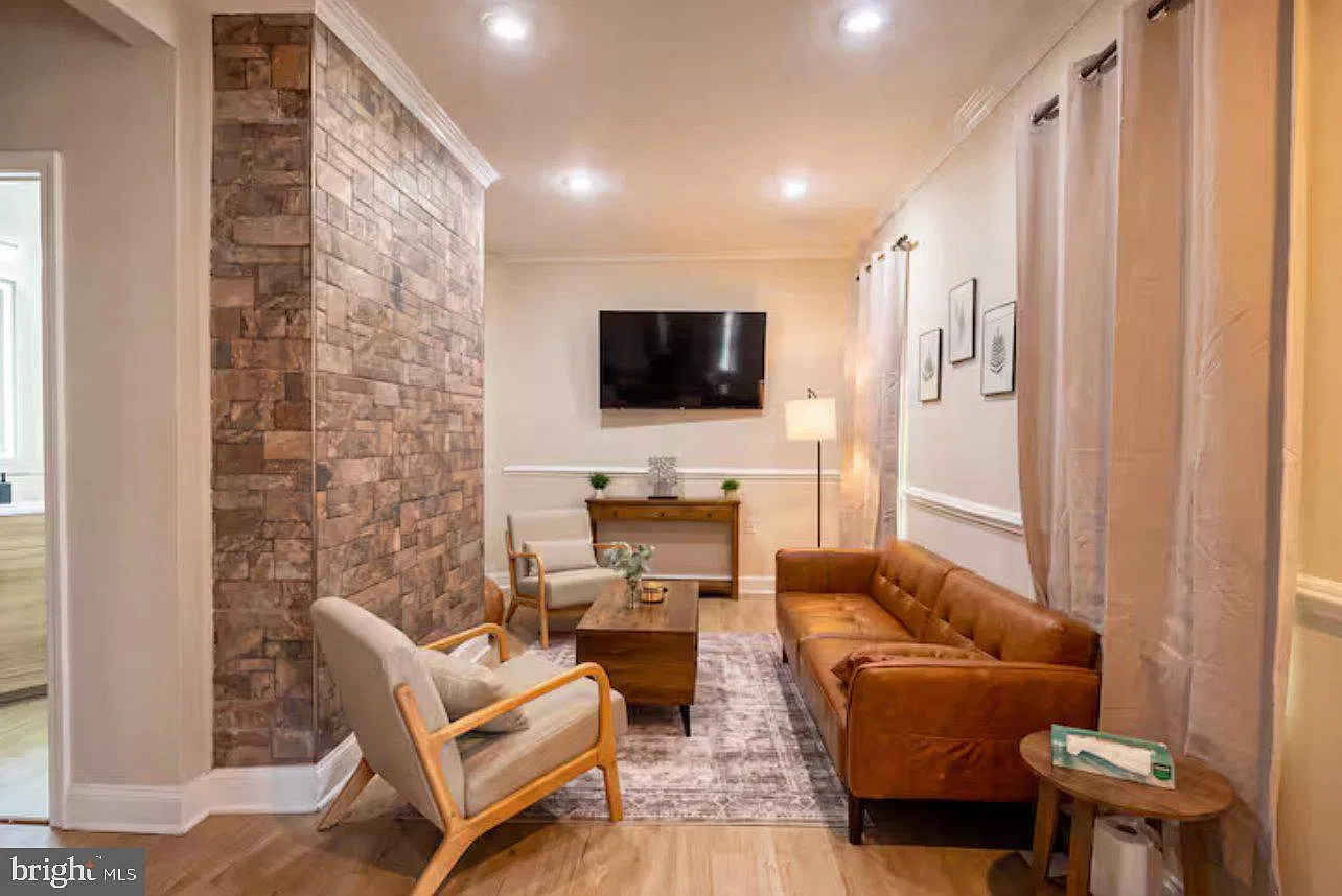 3 bed, 2.5 bath, 253 sqft, $3,800 — Photo 2