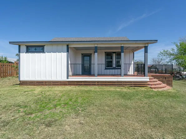 302 N Austin St, Coupland, TX 78615
