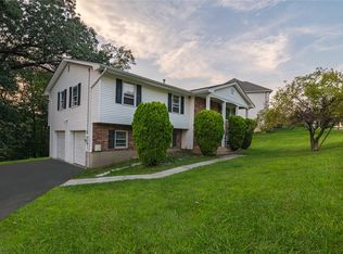 2 Riverglen Dr, Thiells, NY 10984