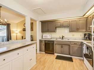 5481 Hyland Courts Dr, Bloomington, MN 55437
