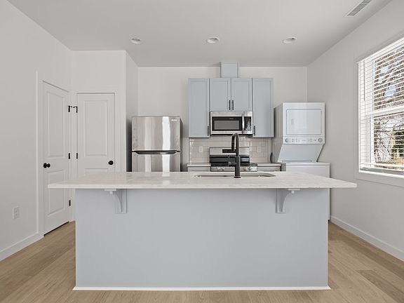 5th image of 2815 Wilcox Pl