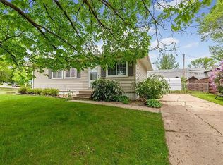 5330 Kesler Rd NW, Cedar Rapids, IA 52405