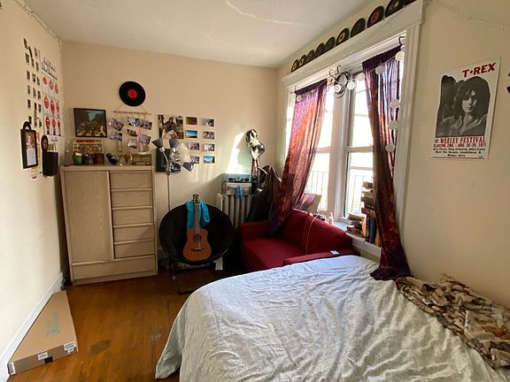 2nd image of 109 Peterborough St #Ua6