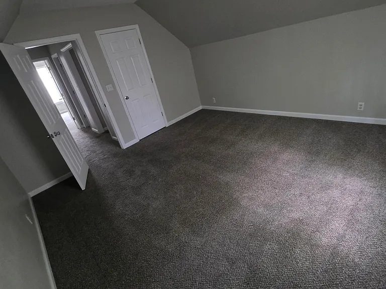 385 Louise Ln — Photo 2