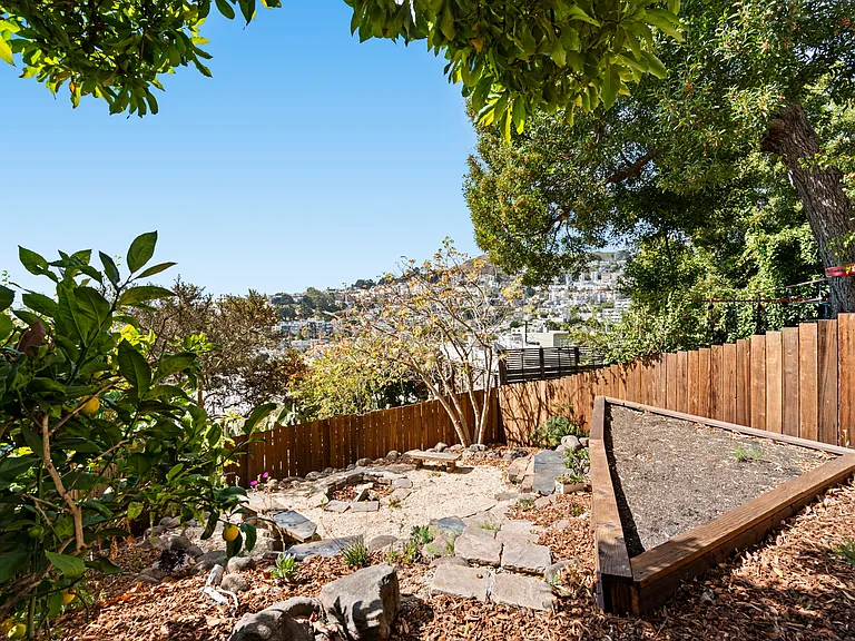 41 Saturn St — Photo 49