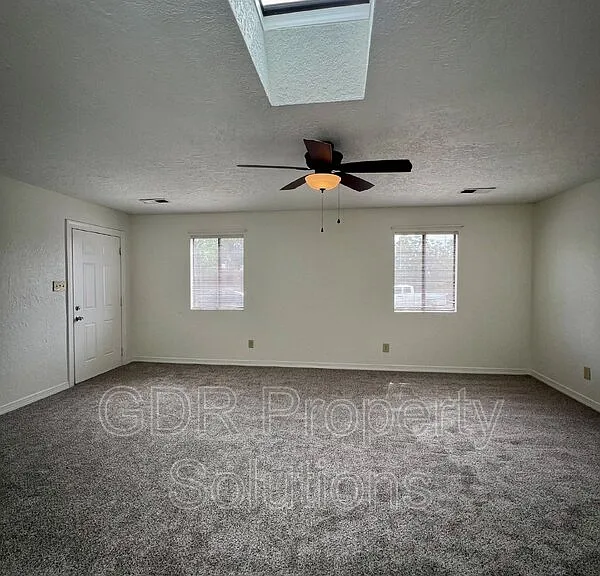 3529 Ross Ave SE — Photo 8