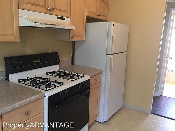 5th image of 4742 Narragansett Ave