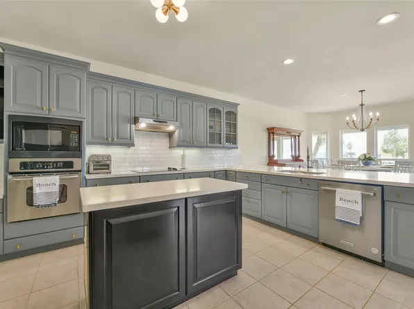 4115 Buccaneer Blvd, Galveston, TX 77554