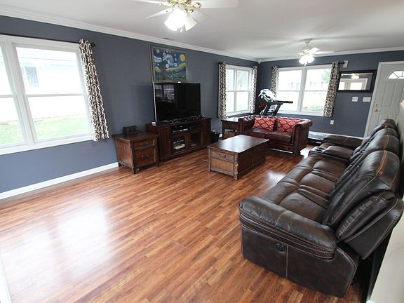 5th image of 3800 Saranac Dr