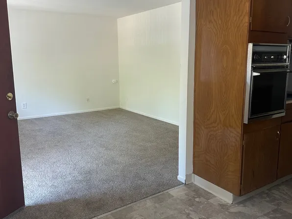 320 9th St APT 8, Davis, CA 95616