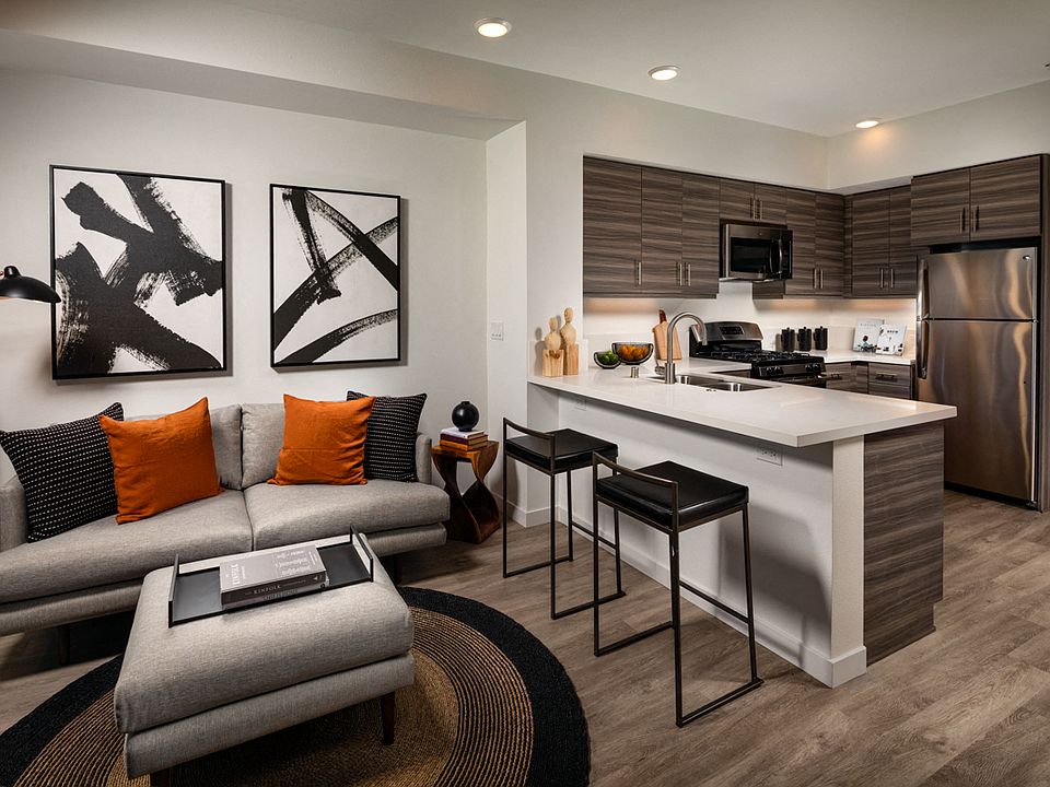 Picasso Apartments 1 Bedroom - Living and Kitchen area