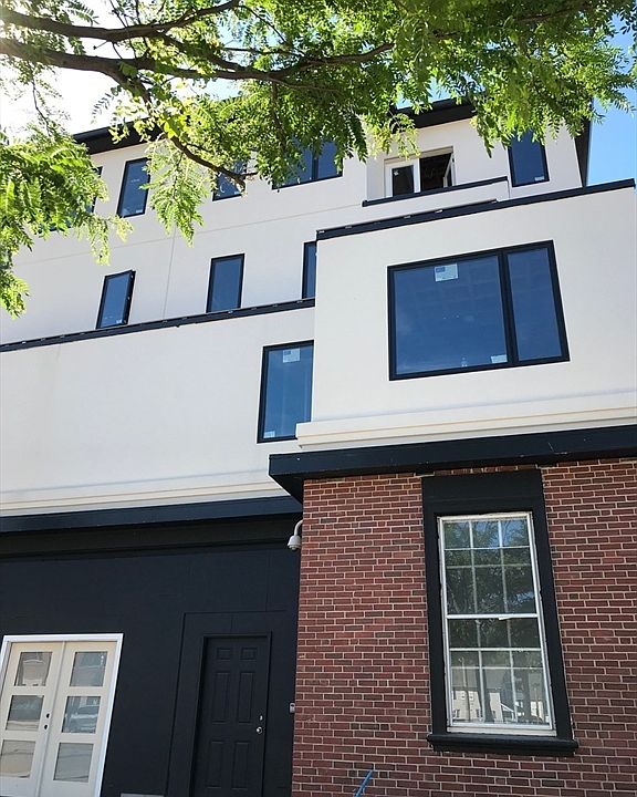 2nd image of 979 Main St #2