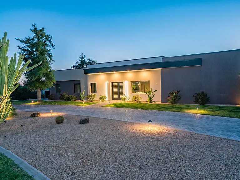 7417 E Paradise Dr — Photo 75
