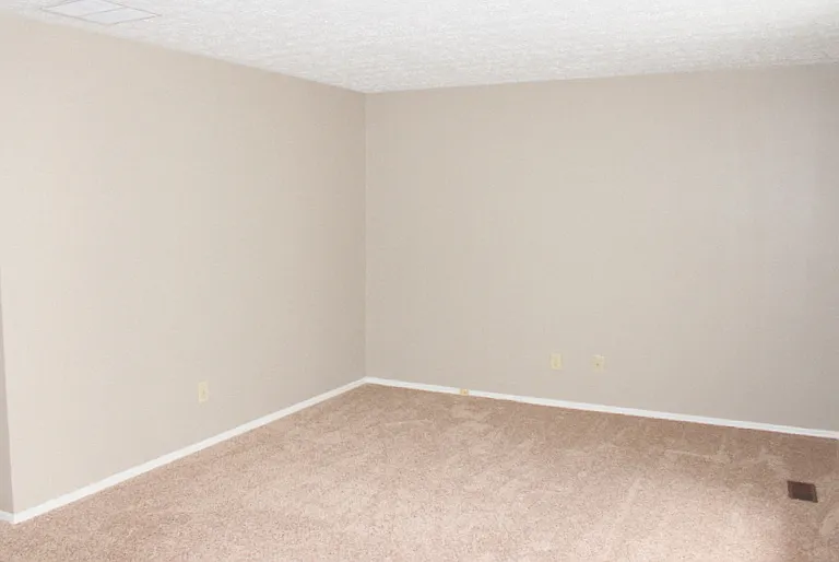 7757 Mount Hood Dr — Photo 3