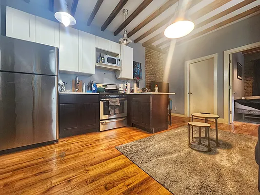 Rented by RELEASE NY | media 6