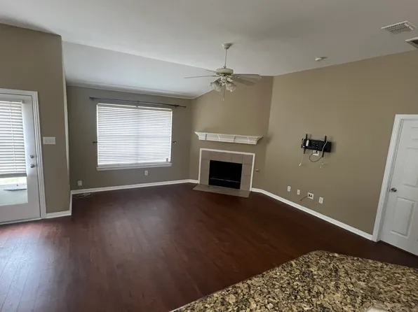 409 Lois Ln, Euless, TX 76040