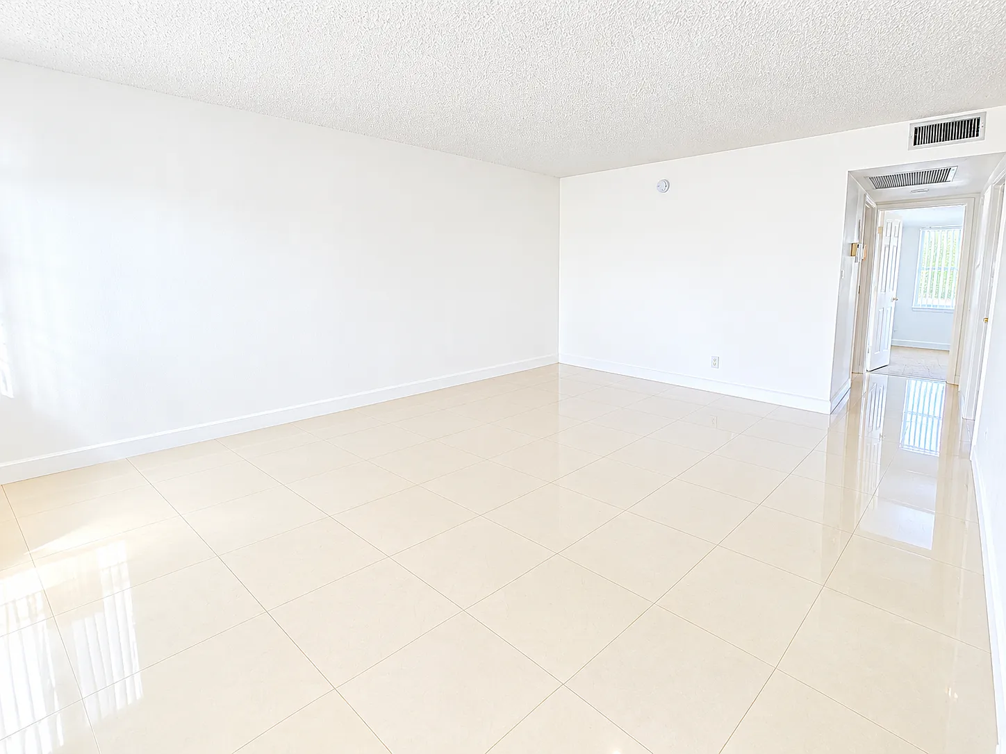 2 bed, 1.5 bath, 835 sqft, $1,690 — Photo 4