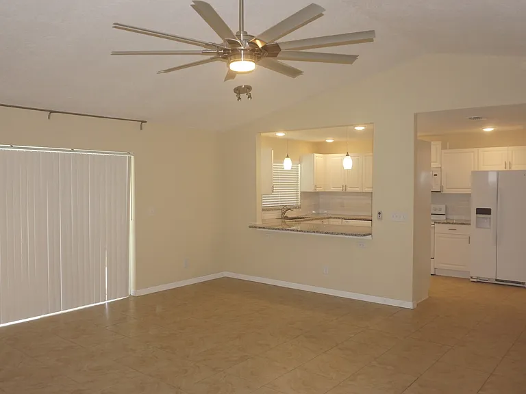213 Foxwood Dr — Photo 8