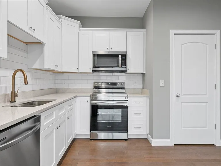 691 Denver Ln — Photo 12