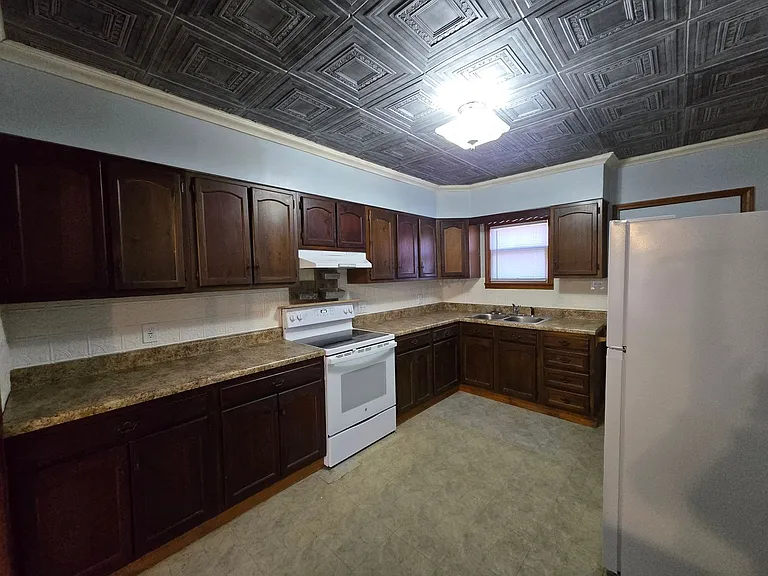731 Lane St — Photo 2