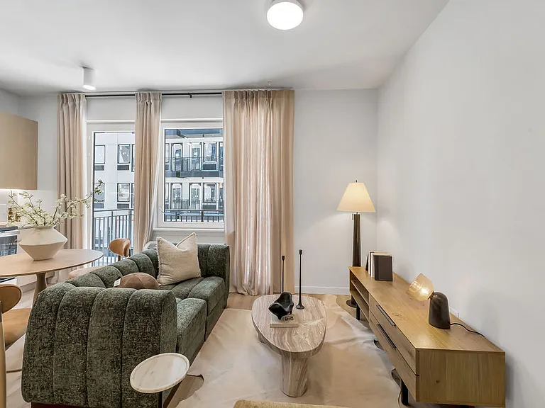 Lazul West — Photo 25