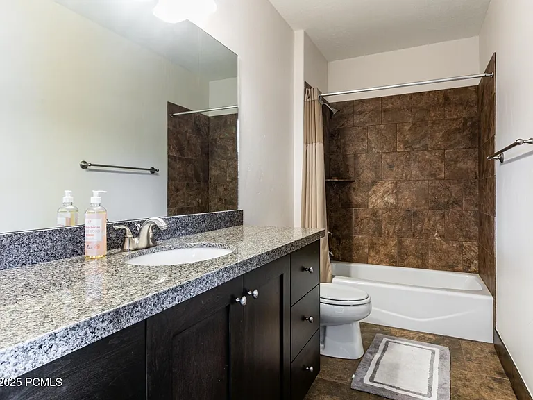 1018 W Abigail Dr — Photo 16
