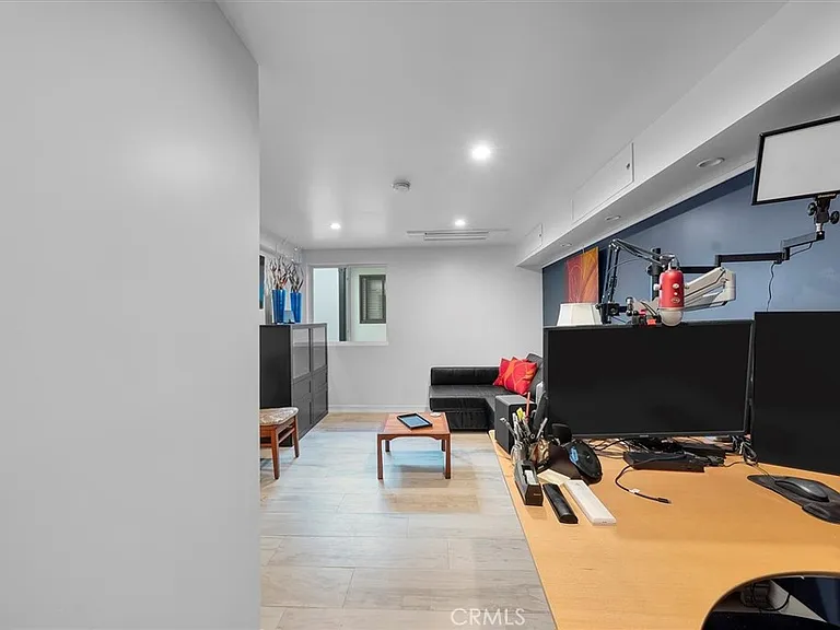 760 Manhattan Beach Blvd #B — Photo 14
