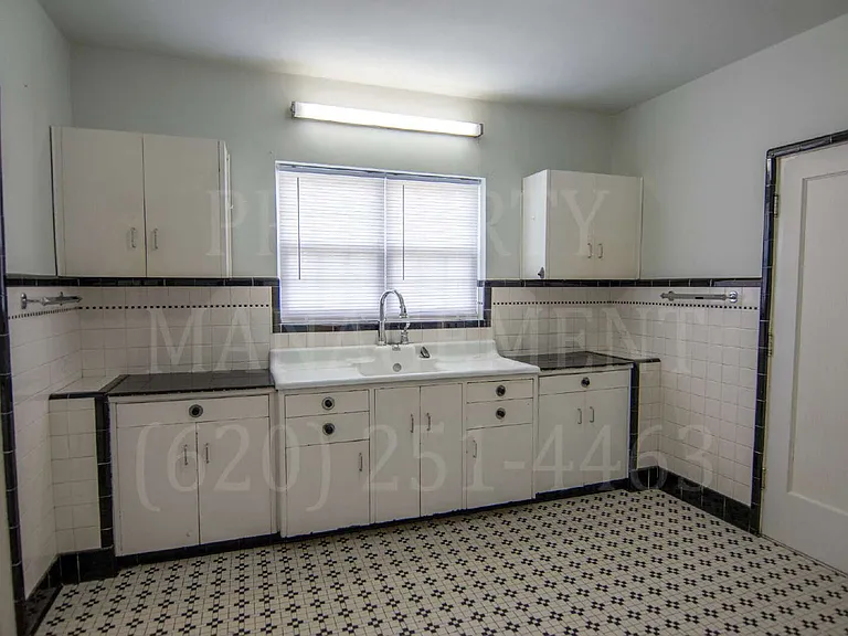 1110 W 5th St — Photo 22