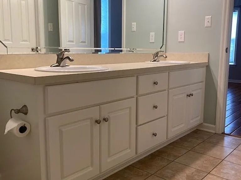 305 Towbridge Ln — Photo 19