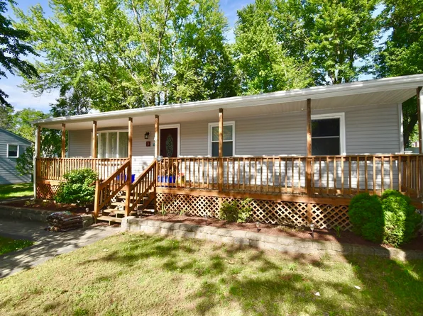 3 Vineland Ave, East Longmeadow, MA 01028